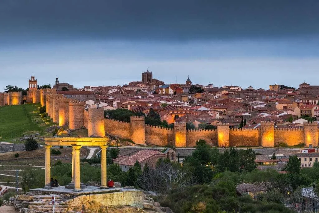 Circuito por el Norte de Portugal, Cantabria y Barcelona 9 días desde Barcelona